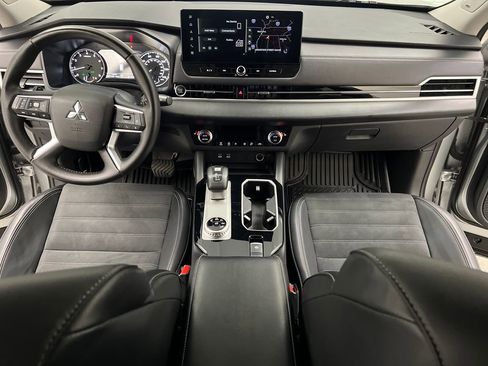 Used 2025 Mitsubishi Outlander SE FWD image 42