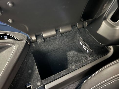 Used 2023 Chevrolet Corvette Stingray Coupe w/ Z51 Performance Package image 21