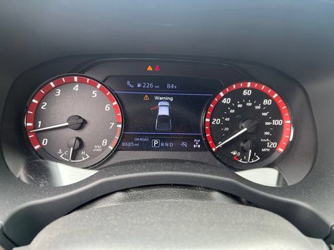 Used 2026 Nissan Frontier PRO-4X AWD/4WD image 3