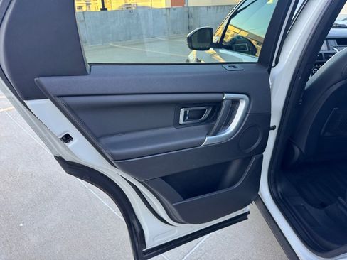 Used 2018 Land Rover Discovery Sport HSE image 23