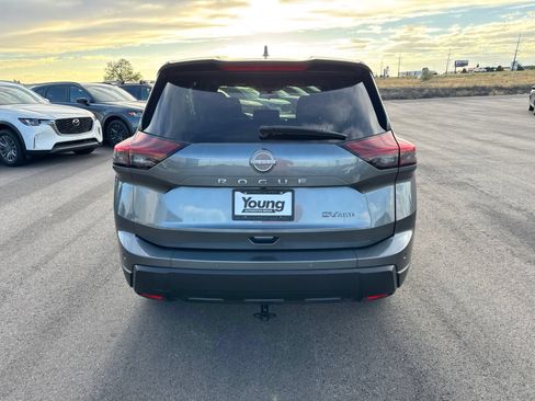 Used 2024 Nissan Rogue SV AWD/4WD image 6