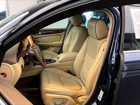 Used 2008 Jaguar XJ8 image 7