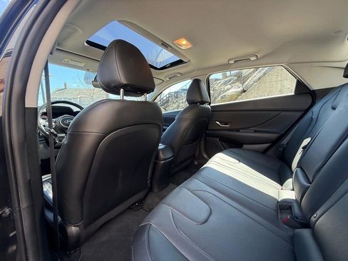 Used 2023 Hyundai Elantra Limited image 18