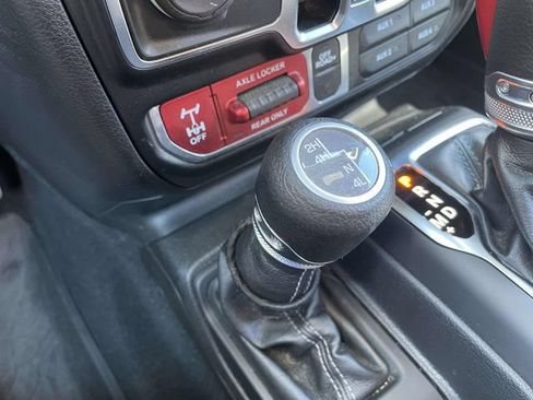 Used 2024 Jeep Wrangler Unlimited Sport AWD/4WD image 31