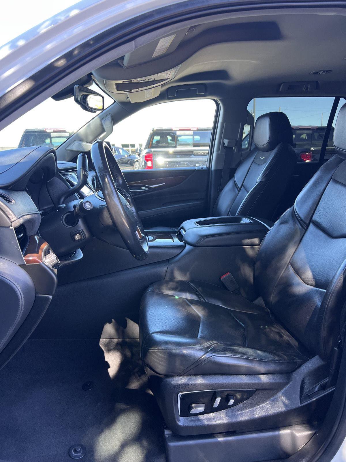 Used 2020 Cadillac Escalade 2WD image 4
