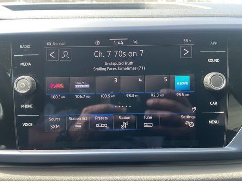 Certified 2023 Volkswagen Taos SE w/ Black Wheel Package image 18