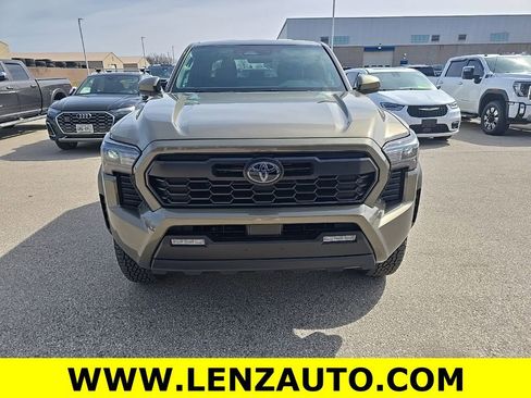 Used 2026 Toyota Tacoma TRD Off-Road image 2