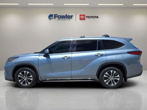 Used 2020 Toyota Highlander XLE AWD/4WD image 4