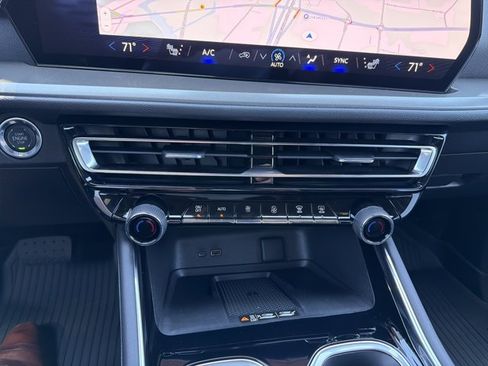 New 2026 Chevrolet Traverse LT w/ Midnight/Sport Edition AWD/4WD image 18