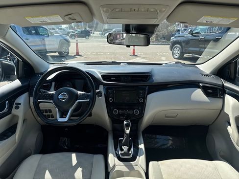 Used 2020 Nissan Rogue Sport SV w/ All-Weather Package AWD/4WD image 11