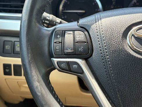 Used 2015 Toyota Highlander Limited w/ Driver Technology Package image 29