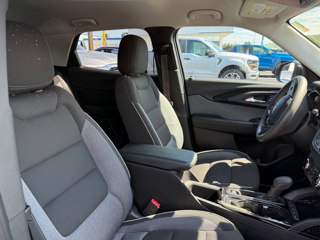 Used 2023 Chevrolet TrailBlazer LT AWD/4WD image 22