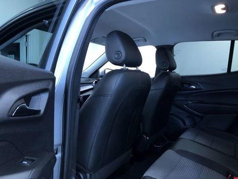 Used 2025 Chevrolet Trax LT w/ LT Convenience Package FWD image 20