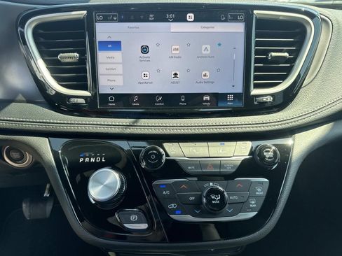 New 2026 Chrysler Pacifica Select FWD image 25