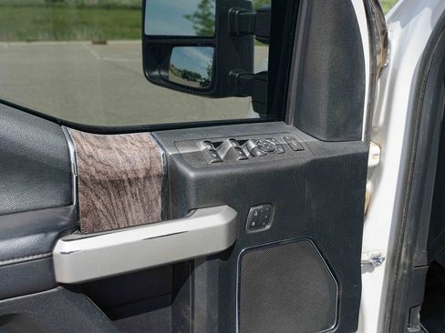 Used 2019 Ford F250 Lariat w/ Lariat Ultimate Package AWD/4WD image 23