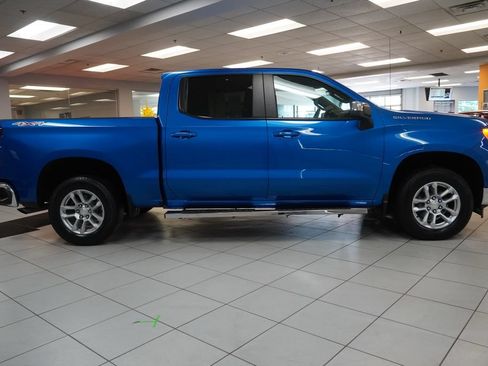 Used 2023 Chevrolet Silverado 1500 LT w/ Convenience Package II AWD/4WD image 16