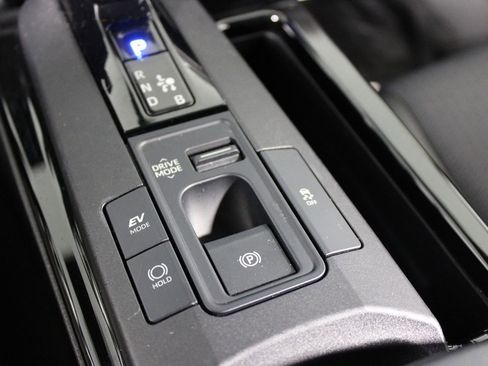 Used 2024 Toyota Prius LE image 19