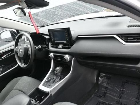 Used 2022 Toyota RAV4 XLE AWD/4WD image 11