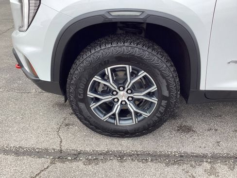 Used 2024 GMC Acadia AT4 w/ Luxury Package image 10
