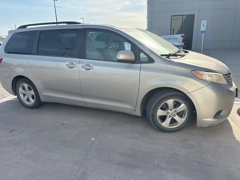 Used 2017 Toyota Sienna LE FWD image 10
