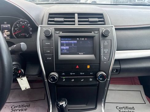 Used 2017 Toyota Camry SE w/ Moonroof Package FWD image 21