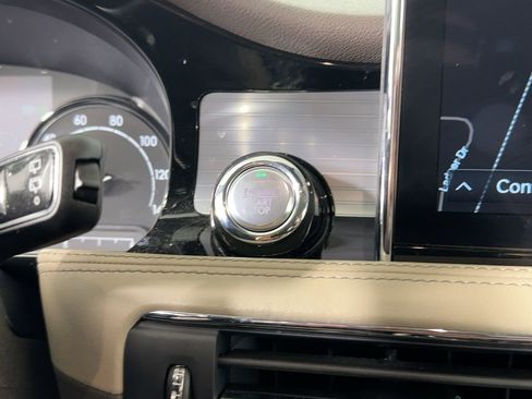 Used 2021 Lincoln Corsair Standard w/ Equipment Group 101A image 18