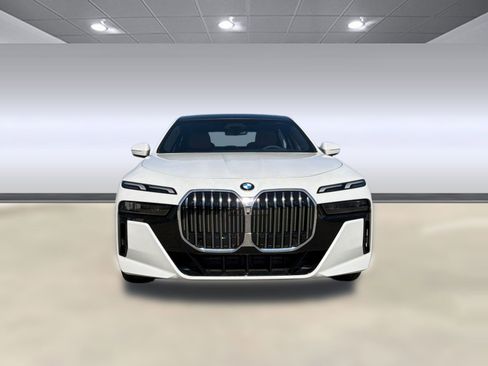 New 2026 BMW 740i image 6