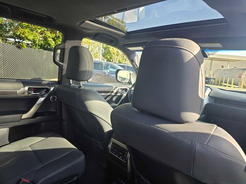 Used 2023 Lexus GX 460 Premium image 15