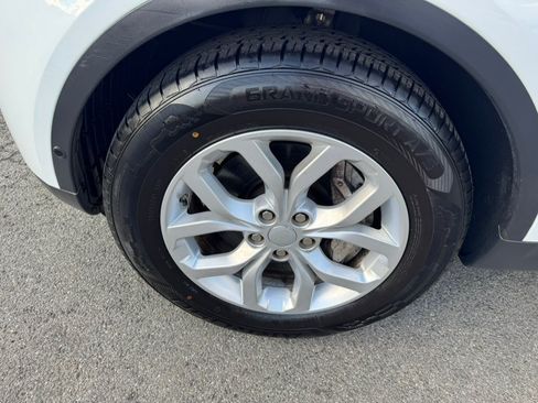 Used 2019 Land Rover Discovery SE AWD/4WD image 13