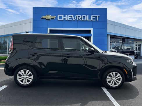 Used 2023 Kia Soul LX FWD image 5