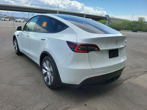 Used 2021 Tesla Model Y Long Range AWD/4WD image 3