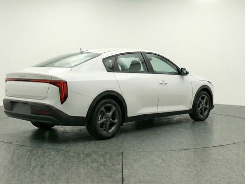 Used 2025 Kia K4 LXS image 9