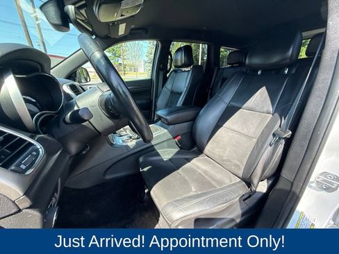 Used 2018 Jeep Grand Cherokee Altitude AWD/4WD image 9