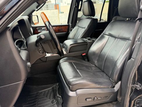Used 2015 Lincoln Navigator 4WD image 12