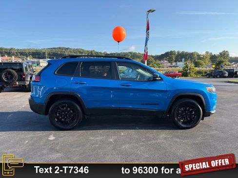 Used 2023 Jeep Cherokee Altitude Lux image 3