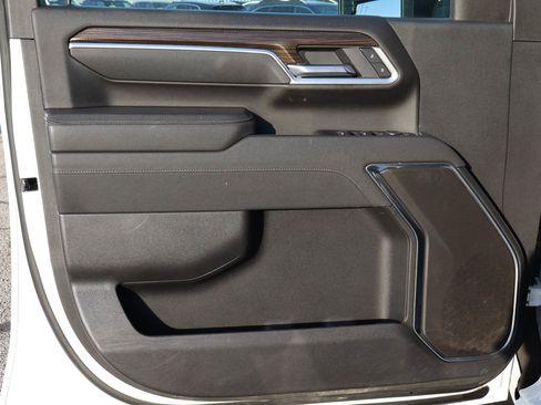 Used 2025 Chevrolet Silverado 2500 LT w/ Convenience Package image 16