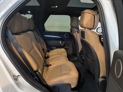 Used 2025 Land Rover Discovery Dynamic SE AWD/4WD image 29