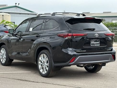 New 2026 Toyota Highlander Limited AWD/4WD image 9