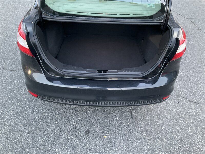 Used 2012 Ford Focus SE FWD image 12