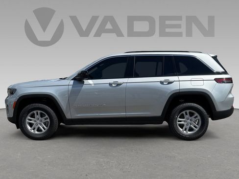 New 2025 Jeep Grand Cherokee Laredo image 6