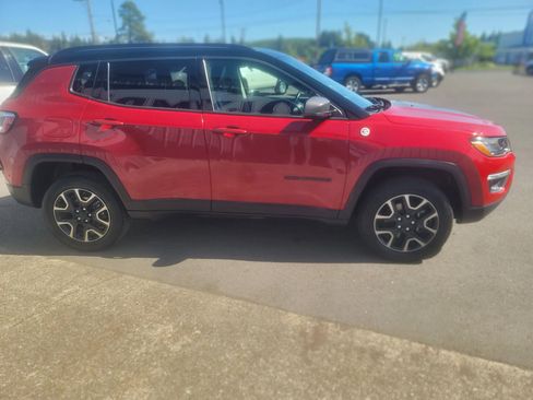 Used 2019 Jeep Compass Trailhawk AWD/4WD image 11