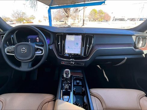 Used 2023 Volvo XC60 B6 Ultimate image 15