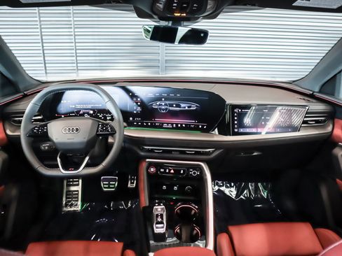 New 2025 Audi SQ5 Prestige image 10