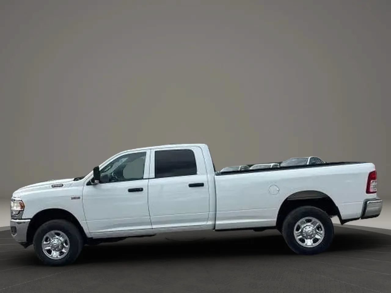 Used 2022 RAM 2500 Tradesman w/ Chrome Appearance Group AWD/4WD image 5