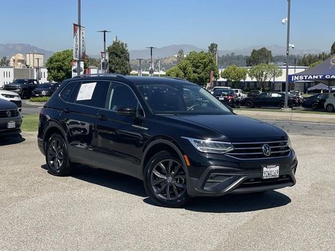 Used 2022 Volkswagen Tiguan SE w/ Panoramic Sunroof Package image 1