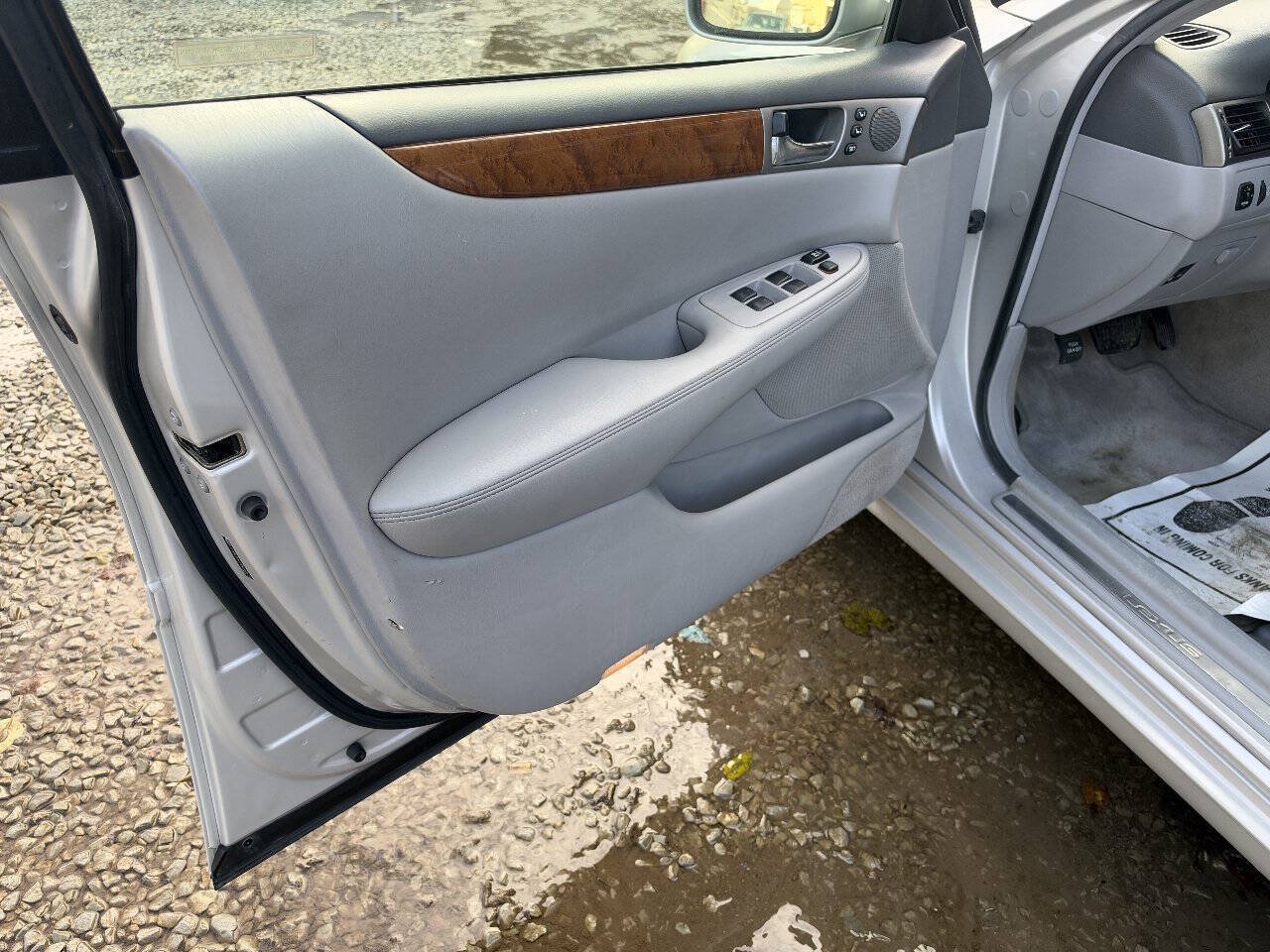 Used 2005 Lexus ES 330 FWD image 11