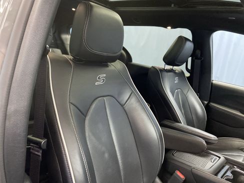Used 2022 Chrysler Pacifica Limited w/ S Appearance Package image 49