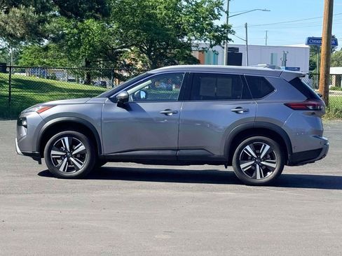 Used 2025 Nissan Rogue SL FWD image 8