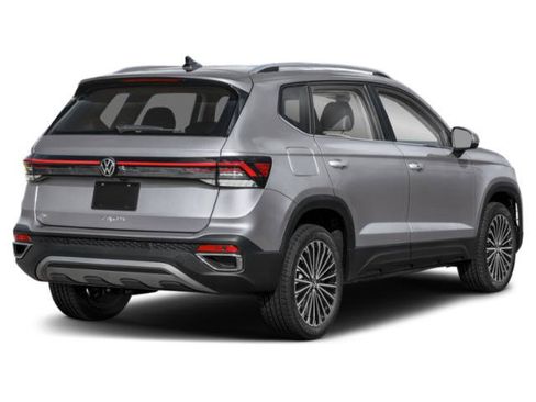 Used 2025 Volkswagen Taos SE w/ Panoramic Sunroof Package FWD image 2