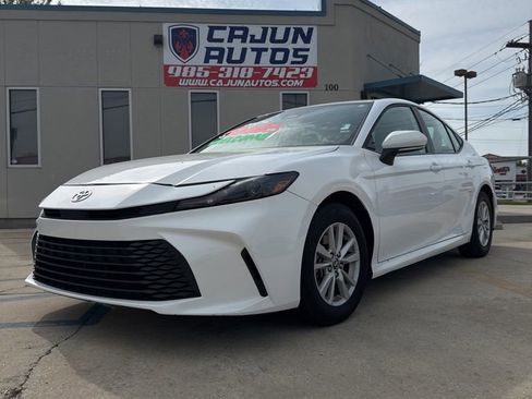 Used 2025 Toyota Camry LE FWD image 21